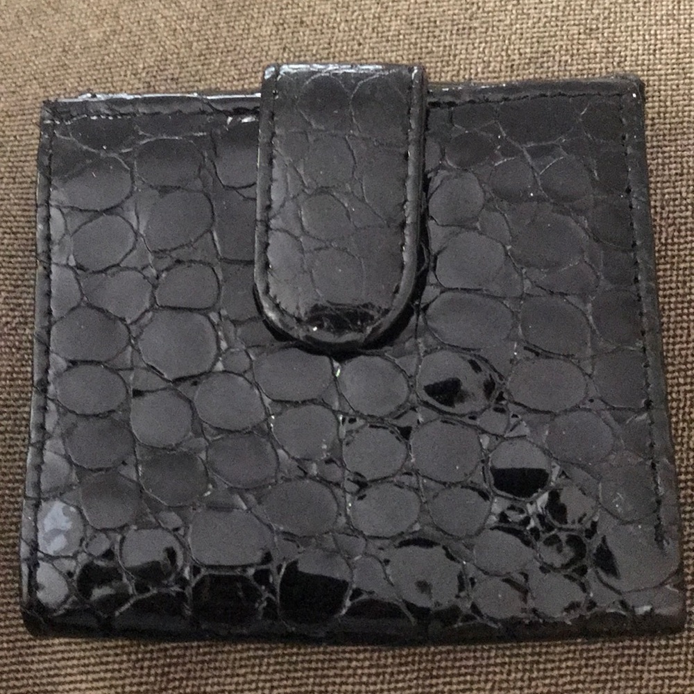 A BEAUTY!!!! ☺️⭐️Black patent leather wallet⭐️
